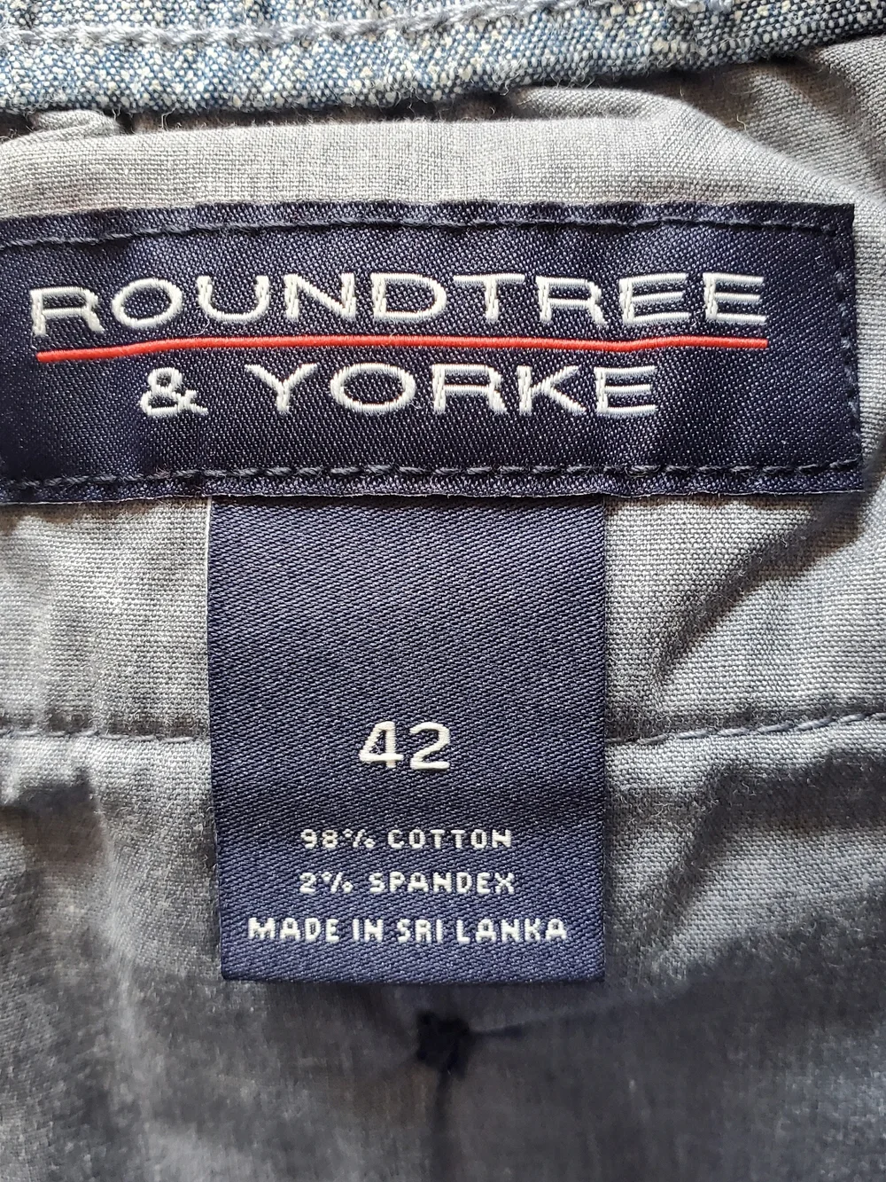 Roundtree & Yorke Blue Textured Palm-Print Flat Front Men's Shorts. Size 42